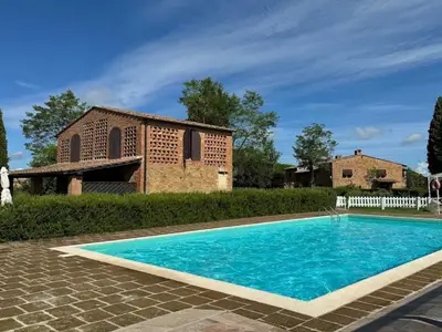 PoolOfHouse