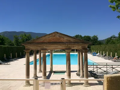 PoolOfHouse