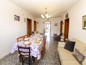 23548899-Ferienwohnung-7-Montefegatesi-300x225-5