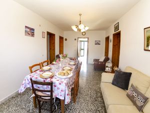 24028871-Ferienwohnung-7-Montefegatesi-300x225-5