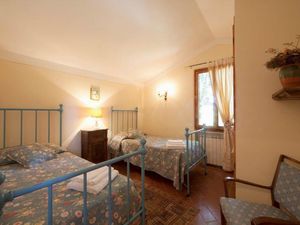 23079811-Ferienwohnung-4-Montespertoli-300x225-4