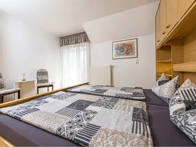 Gemütliches und helles zweites Schlafzimmer