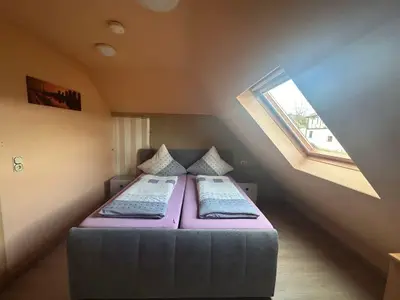 Schlafzimmer mit elektrische Boxbett 180x200