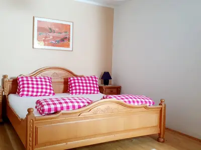 Schlafzimmer 1