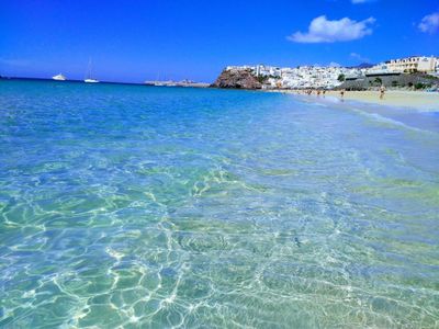 Strand und Stadt von Morro Jable.