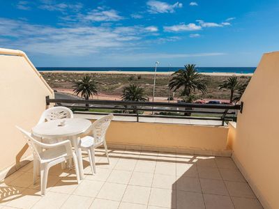 Terrasse. Blick auf den Strand von der Terrasse.