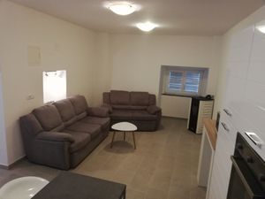 18555654-Ferienwohnung-8-Motovun-300x225-1