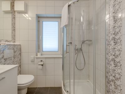 Badezimmer mit Dusche