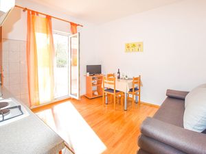 23945082-Ferienwohnung-3-Mrljane-300x225-5