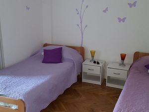 23930337-Ferienwohnung-5-Mrljane-300x225-4