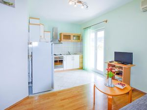 23945080-Ferienwohnung-3-Mrljane-300x225-2