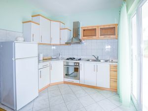 23945080-Ferienwohnung-3-Mrljane-300x225-5