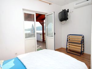 18521934-Ferienwohnung-4-Mrljane-300x225-4