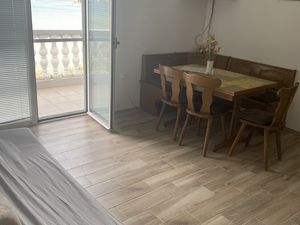 23930332-Ferienwohnung-5-Mrljane-300x225-1