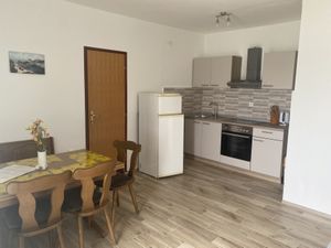 23930332-Ferienwohnung-5-Mrljane-300x225-2