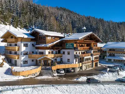 Hotel_Gru╠ênholz-004