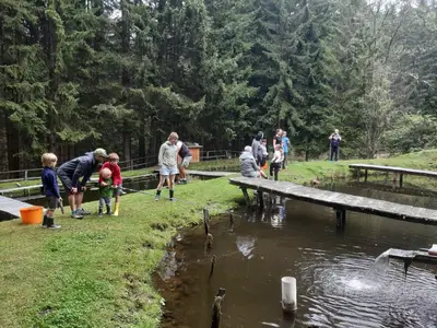 einmal in der Woche geht es zum Fischen