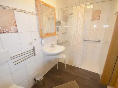 Bad mit barrierefreier Dusche