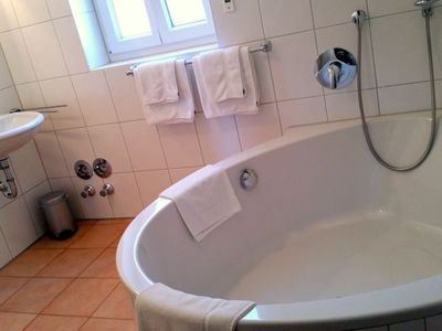 Das exklusive Bad mit außergewöhnlicher Doppelbadewanne