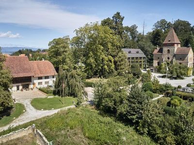 Schlossgut Münchenwiler mit dem Schlosshotel