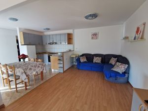 22095107-Ferienwohnung-4-Mundanije-300x225-2