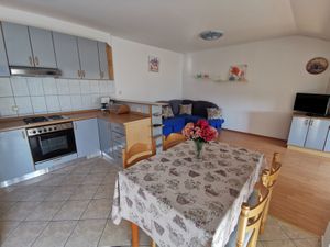 22095107-Ferienwohnung-4-Mundanije-300x225-4