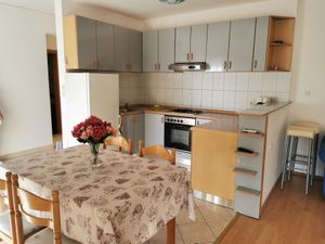 22095107-Ferienwohnung-4-Mundanije-300x225-5