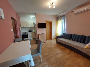 22095097-Ferienwohnung-4-Mundanije-300x225-1