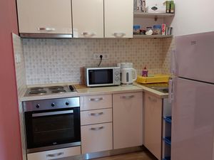 22095097-Ferienwohnung-4-Mundanije-300x225-3