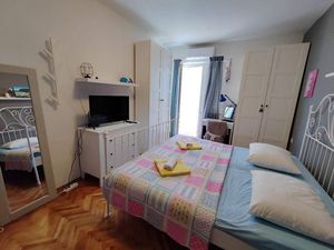 24017657-Ferienwohnung-8-Mundanije-300x225-5