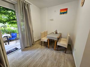 24018545-Ferienwohnung-3-Mundanije-300x225-1