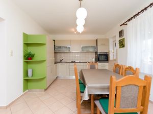 23939084-Ferienwohnung-7-Mundanije-300x225-5