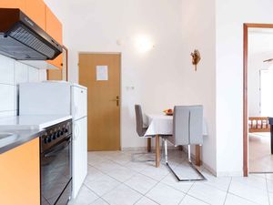 23958104-Ferienwohnung-3-Mundanije-300x225-1