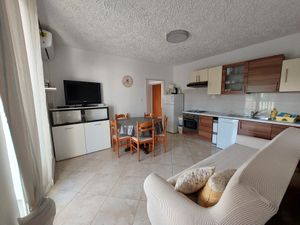 23928088-Ferienwohnung-4-Mundanije-300x225-1