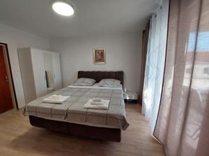 23928088-Ferienwohnung-4-Mundanije-300x225-5