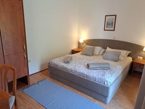 23928213-Ferienwohnung-3-Mundanije-300x225-3