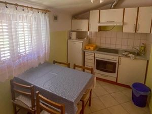 23686524-Ferienwohnung-4-Mundanije-300x225-1