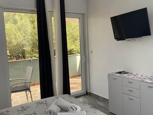 23686527-Ferienwohnung-2-Mundanije-300x225-5