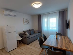 23928090-Ferienwohnung-4-Mundanije-300x225-2