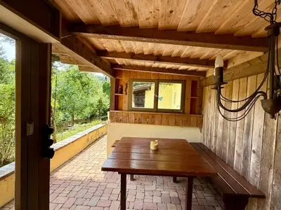 Überdachter Sitzplatz