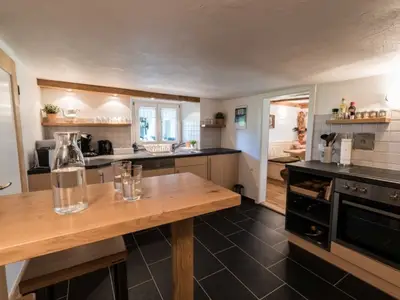 KITCHEN, INSIDE