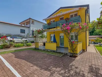 Ferienwohnung für 5 Personen (74 m²) in Murine 2/10