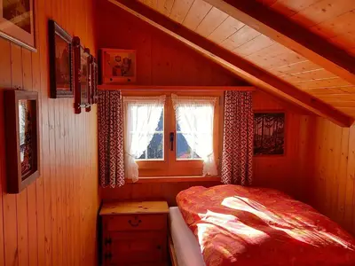 Schlafzimmer mit Einzelbett (120 cm breit)
