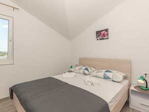 23765132-Ferienwohnung-3-Murter-300x225-5