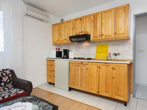 18694119-Ferienwohnung-2-Murter-300x225-3