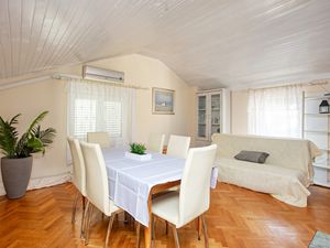 19027591-Ferienwohnung-5-Murter-300x225-3