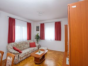 19129496-Ferienwohnung-6-Murter-300x225-2