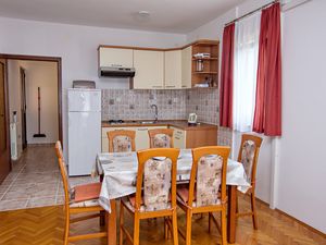 19129496-Ferienwohnung-6-Murter-300x225-4