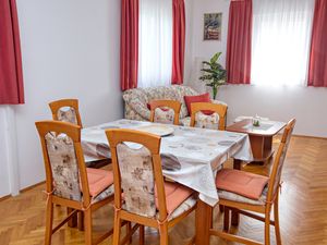 19129496-Ferienwohnung-6-Murter-300x225-5