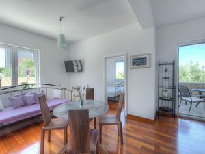 21942395-Ferienwohnung-4-Murter-300x225-1